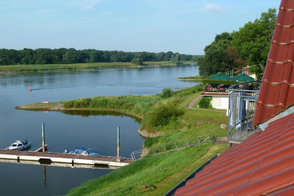 Elbterrassen Zu Brambach Hotel Dessau-Rosslau Exterior photo