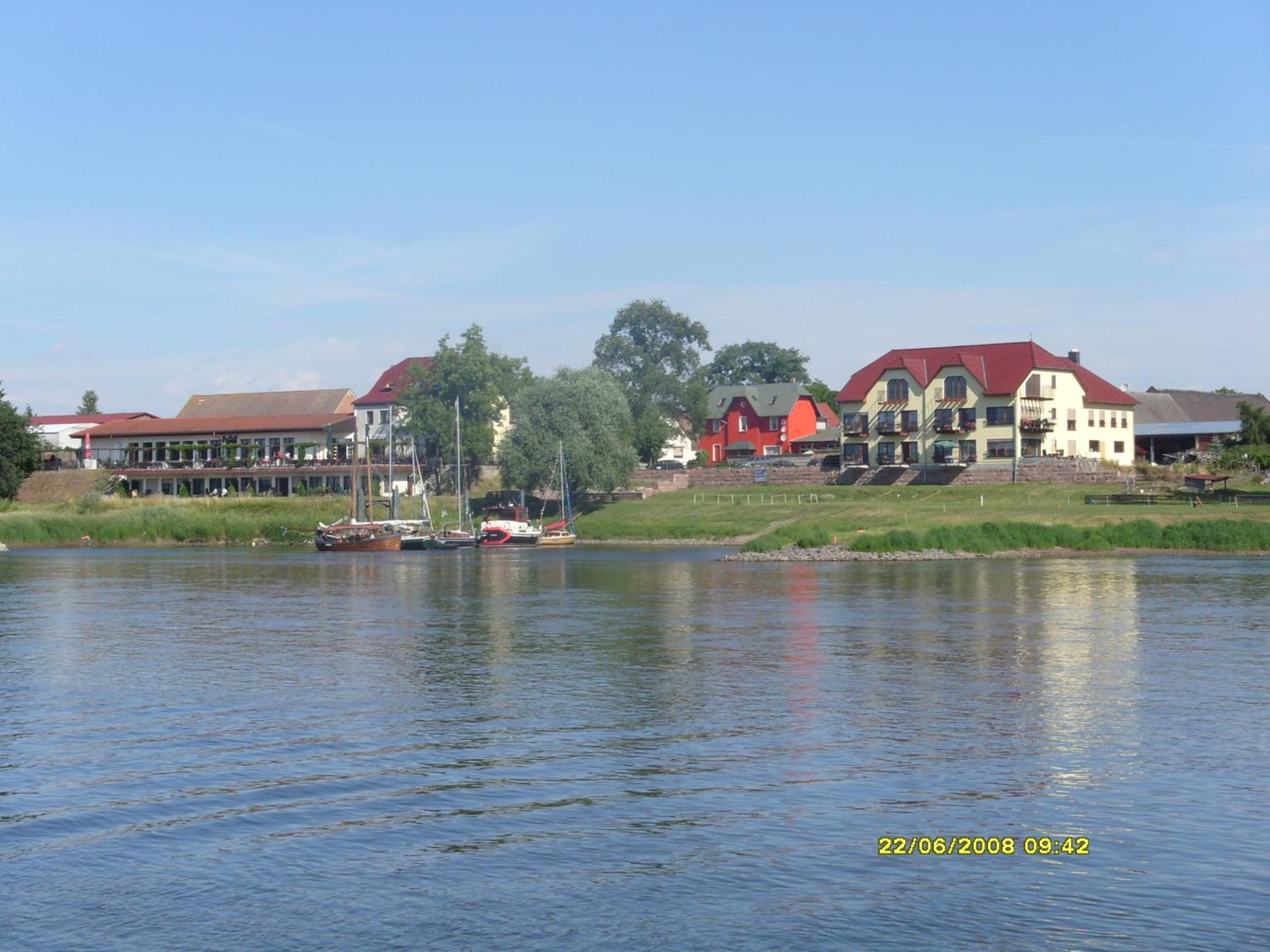 Elbterrassen Zu Brambach Hotel Dessau-Rosslau Exterior photo