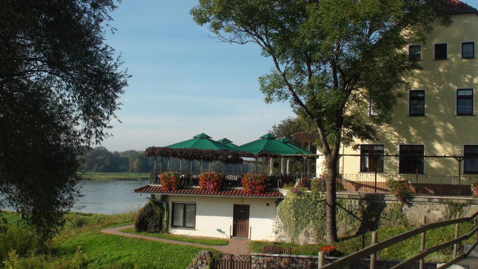 Elbterrassen Zu Brambach Hotel Dessau-Rosslau Exterior photo