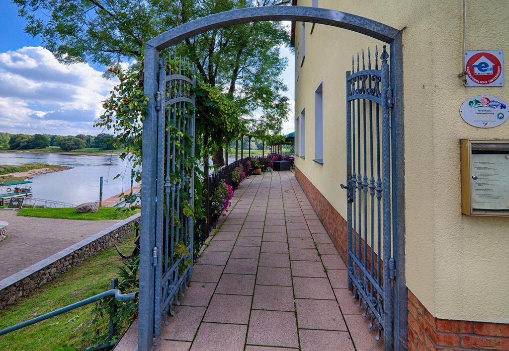 Elbterrassen Zu Brambach Hotel Dessau-Rosslau Exterior photo